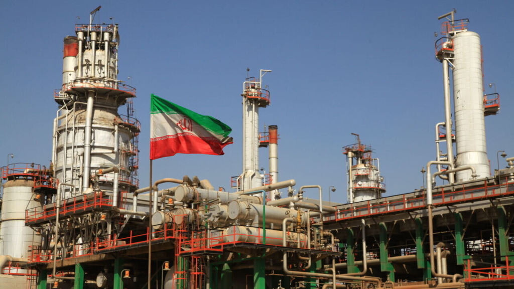 کشوری که پالایشگاه می‌سازد، چرا هنوز ثروت ملی نمی‌سازد؟